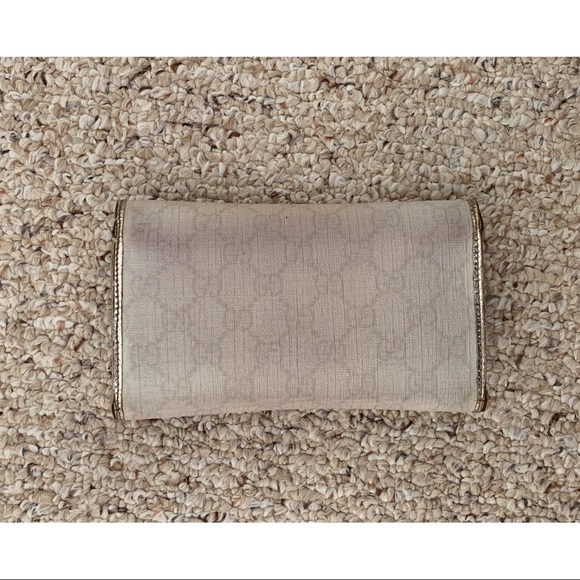 Gucci Signature White Wallet - Picture 3 of 5